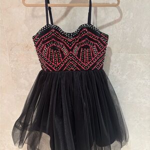 Alice+Olivia size 6 Audrie tulle dress w/ embellished bodice.